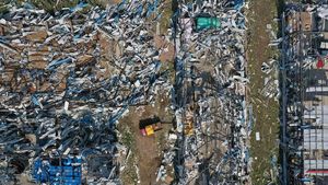 6 Orang Tewas dan 190 Lainnya Luka Akibat Tornado di China