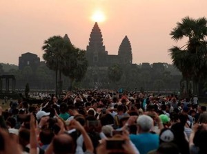 Budaya Pamer Bikin Destinasi Kelebihan Turis