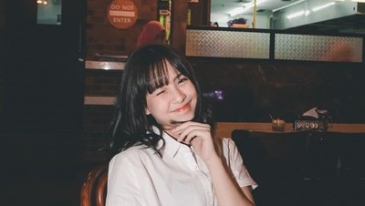 Main Film Dua Garis Biru, Pose Zara JKT48 Saat Kulineran Bikin Gemas