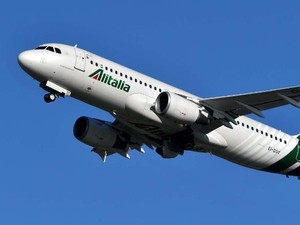 Maskapai Alitalia Bangkrut, Penumpang Diminta Bawa Tas Kabin Saja