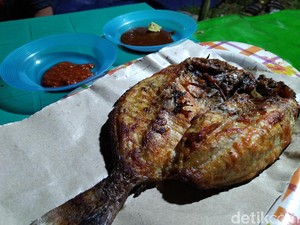 Liburan Ke Karimunjawa Jangan Lupa Cicip Seafood Segar di Alun-alun