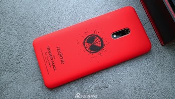 Realme X edisi Spider-man: Far From Home dibanderol 1.799 yuan atau sekitar Rp 3,7 juta. Foto: Sina Mobile