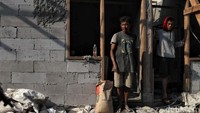 Menurut keterangan warga, saat ini mereka mulai mendirikan rumah kembali pascakebakaran yang terjadi pada bulan Mei lalu