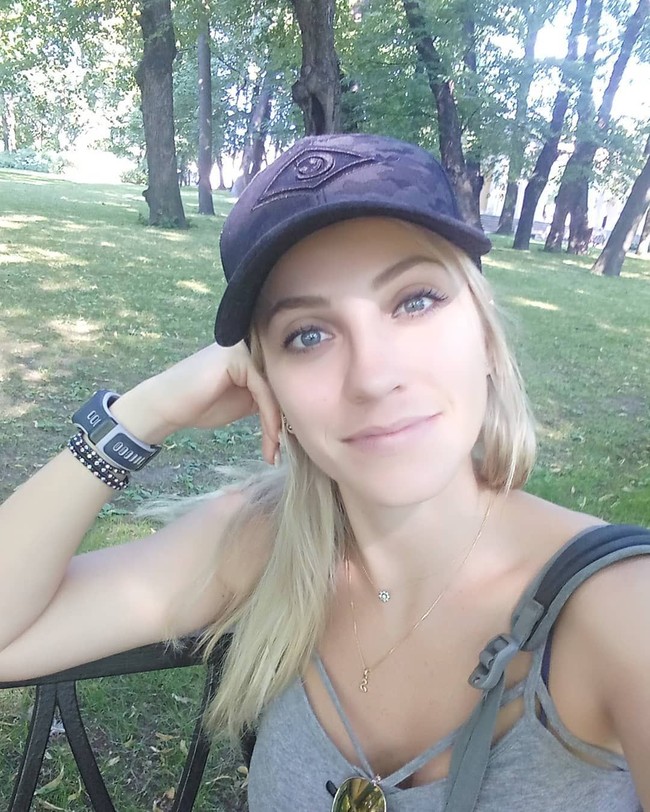 Fernanda Colombo merupakan seorang wanita cantik yang berprofefsi sebagai wasit dan berasal dari Brasil.  Foto: Instagram @fernandacolomboreal