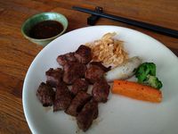 KO'JU : Gurih Juicy Saikoro Beefsteak dengan Saus Spesial
