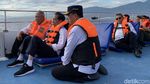 Lesehan, Jokowi Ngobrol Bareng Menhub & Menteri PUPR