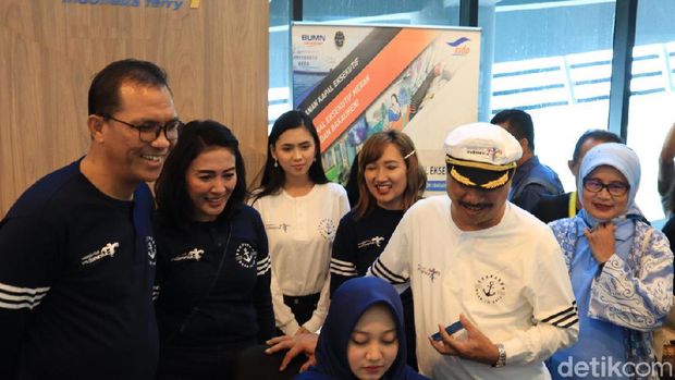 Menpar Jajal Terminal Eksekutif Merak Sosro di Banten
