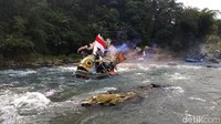 Lomba tersebut juga bermaksud sebagai promosi untuk rafting di Sungai Elo yang aman.
