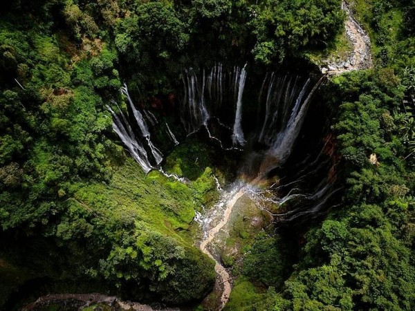 Disebut-sebut Tumpak Sewu adalah air terjun terindah di Pulau Jawa. (A Endin Yoga Pradana/dTraveler) Disebut-sebut Tumpak Sewu adalah air terjun terindah di Pulau Jawa. (A Endin Yoga Pradana/dTraveler)