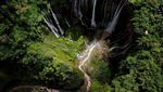 Siapa yang Terhipnotis Air Terjun Kebanggaan Pulau Jawa Ini?