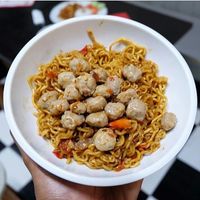 Ada Mie Instan Carbonara hingga Mie Instan Mungil di Resto Kekinian Ini