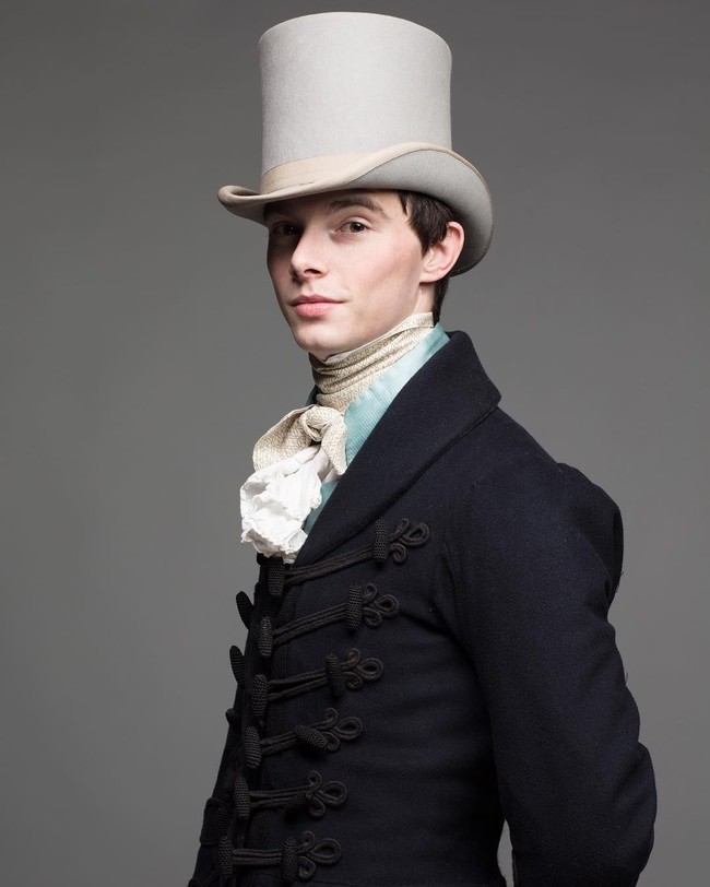 Zack Pinsent dari East Sussex, Inggris sudah tidak lagi memakai jeans, polo shirt atau T-shirt sejak 11 tahun lalu. Dia memilih busana bergaya 1820-an, atau dari dua abad yang lalu. Foto: Instagram/@pinsent_tailoring