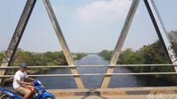 Sungai Ciujung Serang Menghitam Diduga Tercemar Limbah Industri