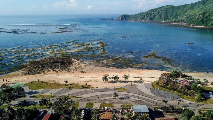 This aerial picture taken on February 23, 2019 shows the Mandalika coastal development project, which is the proposed site of a new MotoGP motorbike race on a custom-built street circuit in Mandalika in the south of Lombok. - MotoGPâ€™s return to Indonesia after more than two decades has been met with jubilation on the island of Lombok where sports fans hope it will revive their earthquake-ravaged economy. (Photo by ARSYAD ALI / AFP)