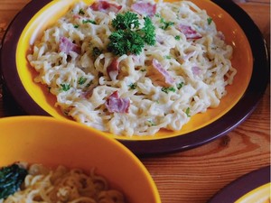 Ada Mie Instan Carbonara hingga Mie Instan Mungil di Resto Kekinian Ini
