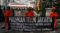 Para aktivis meminta Pergub 206 Tahun 2016 dicabut.