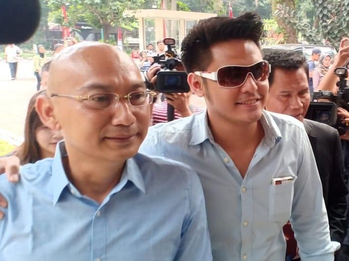 Berkacamata Prada, Galih Ginanjar Penuhi Panggilan Polisi Soal Ikan Asin Berkacamata Prada, Galih Ginanjar Penuhi Panggilan Polisi Soal Ikan Asin
