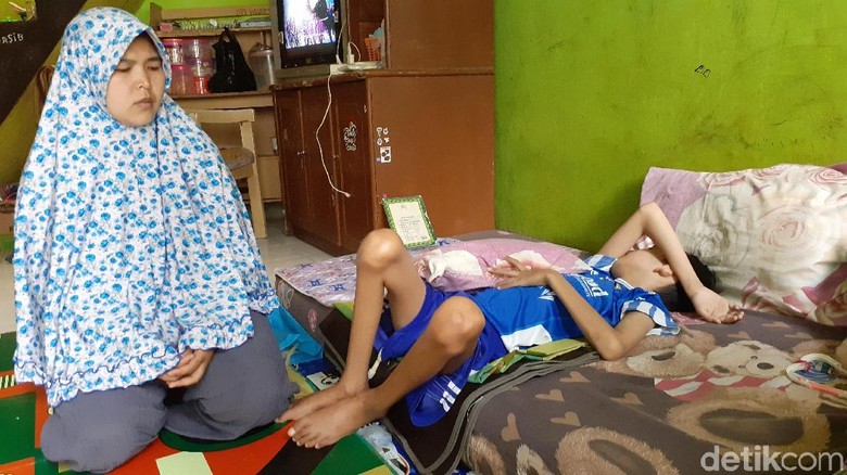 Idap Penyakit Langka GBS, Bocah Lelaki di Cimahi Nyaris Lumpuh Idap Penyakit Langka GBS, Bocah Lelaki di Cimahi Nyaris Lumpuh
