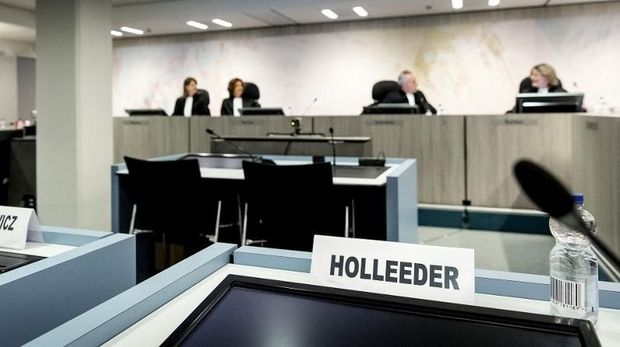 Situasi saat sidang putusan bos gangster Belanda, Willem Holleeder, di Amsterdam