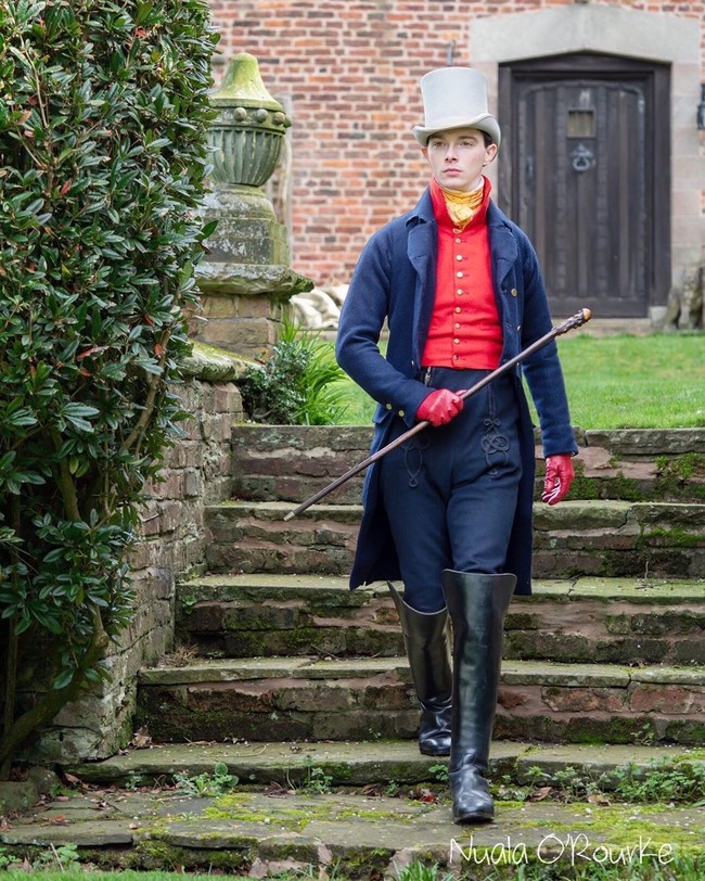 Sejak saat itu Zack selalu memakai setelan tiga helai baju setiap hari, kecuali ketika dia sekolah dan harus berseragam. Aku mulai pakai busana bersejarah setiap hari, tuturnya, seperti dikutip dari Elite Readers. Foto: Instagram/@pinsent_tailoring