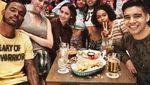 Pesona Halle Bailey, Pemeran Ariel Little Mermaid Saat Kulineran