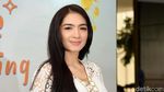 Angel Karamoy kok Bengong, Mikir Apa Ya?
