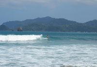 Asyik! Pantai Pulau Merah Banyuwangi Gelar Kompetisi Surfing