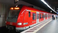 Kereta bandara di kota Frankfurt, Jerman dinamakan Frankfurt S-Bahn. Waktu tempuh dari Frankfurt International Airport ke tengah kota hanya memakan waktu 11-12 menit. Foto: Dok. TranToTheAirport.com