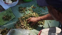 Erita pun menambahkan prosesi ini kami tujukan sebagai perwujudan rasa syukur kepada Tuhan semesta alam. Melalui limpahan air dari Curug Semirang, masyarakat kami bisa membangun kehidupan, bukan hanya untuk kebutuhan rumah tangga, tetapi air di sini juga dimanfaatkan untuk irigasi persawahan