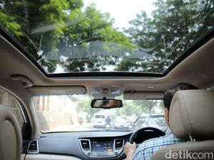 Sunroof Mobil: Bukan Cuma Keren-kerenan, Ternyata Banyak Fungsinya!