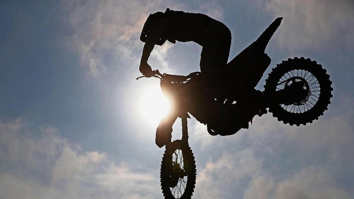 VALKENSWAARD, NETHERLANDS - MARCH 31:  Tim Gajser of Slovenia on a Honda for Team HRC competes during the MXGP Motocross World Championship on March 31, 2019 in Valkenswaard, Netherlands. (Photo by Dean Mouhtaropoulos/Getty Images)