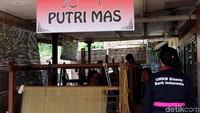 Di wilayah Jembrana, Bali, ada sebuah kelompok tenun Songket bernama Putrimas yang tetap mempertahankan motif-motif asli Jembrana.