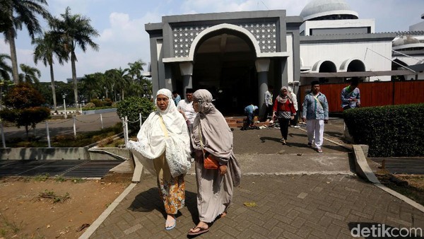 Calon Jamaah Haji Mulai Masuki Asrama Haji Pondok Gede
