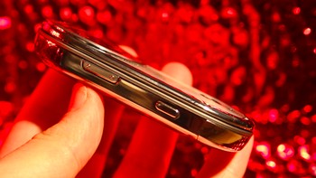 Desain ekslusif, material premium seperti stainless steel dan sapphire membuat harganya selangit. Foto: Pocket Lint