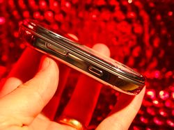 Nostalgia HP Super Mahal yang Menawan: Motorola Aura