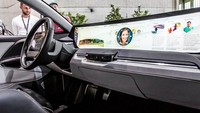 Layar berukuran 48 inci tersebut hampir memenuhi seluruh bagian dashboard, atau disebut dengan Shared Experience Technology. Disebutkan layar dashboard tersebut berisi informasi seperti pada layar tradisional pada umumnya, seperti menampilkan kecepatan, odometer, dan lainnya. Istimewa/Dok. Byton.