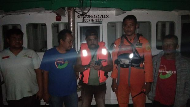 Basarnas Evakuasi Kru RS Apung Gratis yang Mati Mesin di Manokwari