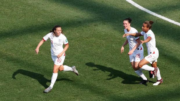 Gol Fran Kirby (kiri) tak mampu selamatkan Inggris dari kekalahan.