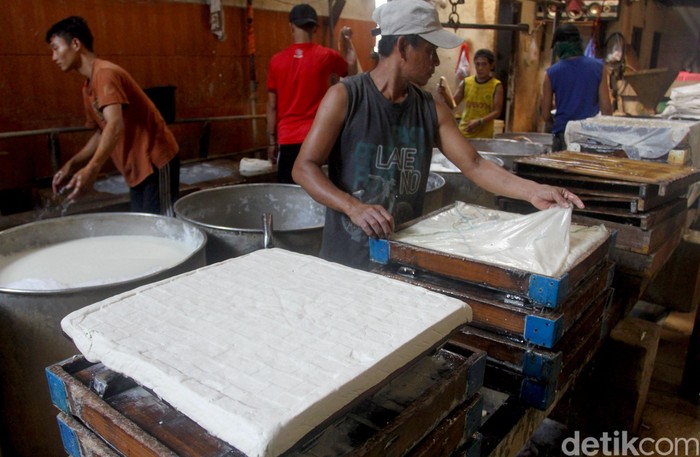 Melihat Proses Pembuatan Tahu  di Tangerang Selatan