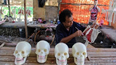 Mengintip Proses Pembuatan Manekin Anatomi untuk Keperluan Medis