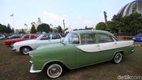 Pameran ini seakan menjadi ajang nostalgia untuk penggemar otomotif, karena banyak mobil/motor klasik. Foto: Agung Pambudhy