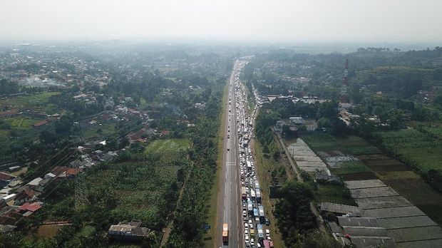 Kemacetan panjang di Tol Jagorawi arah Bogor