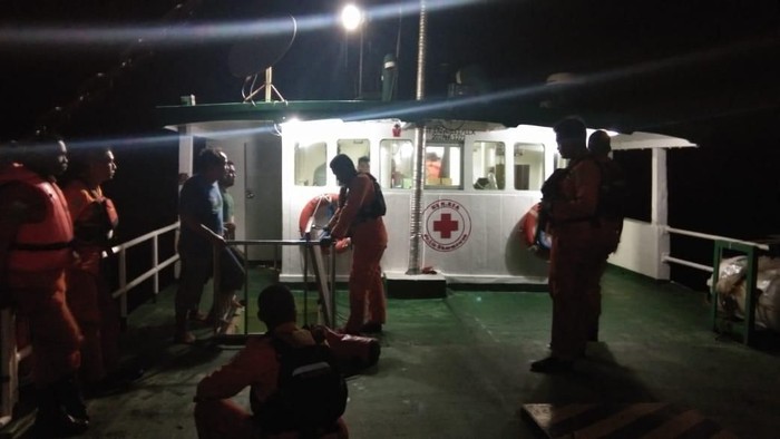 Basarnas Evakuasi Kru RS Apung Gratis yang Mati Mesin di Manokwari