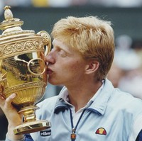 Juni tahun lalu, pengadilan di London mengumumkan Boris bangkrut karena tak mampu melunasi hutang sebesar 3,3 juta poundsterling atau Rp 58 miliar. Untuk membayarnya, Boris yang pernah menjadi pemenang termuda (17 tahun) di Wimbeldon pada 1985 lalu itu menjual koleksi tropi dan asetnya.  Foto: dok. Getty Images.