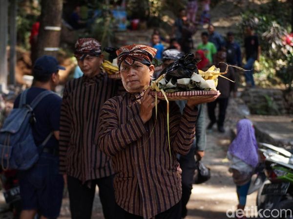 Antusias Warga Ikut Serta Ramaikan Pesta Gecok Kambing di Ungaran