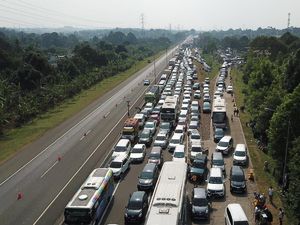 Ingin ke Puncak, Mizwar Terjebak Macet 7 Jam di Tol Jagorawi