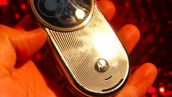 Dipasarkan di Desember 2018, harganya kala itu USD 2.000 atau di kisaran Rp 28 juta, jumlah yang luar biasa besar di masanya. Foto: Pocket Lint