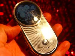 Nostalgia HP Super Mahal yang Menawan: Motorola Aura