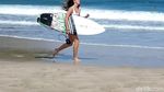 Foto: Serunya Lomba Surfing di Pantai Pulau Merah Banyuwangi