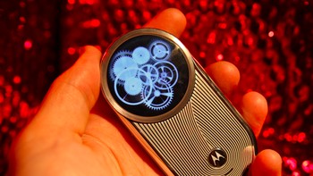 Motorola Aura adalah seri ponsel mewah yang diumumkan pada Oktober 2008 silam. Foto: Pocket Lint